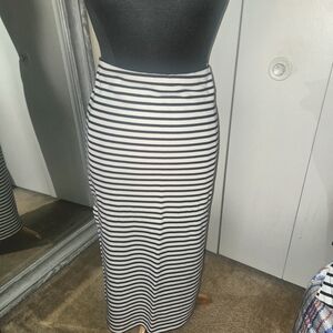 Casual Black and White Striped Pencil Skirt w/ side split